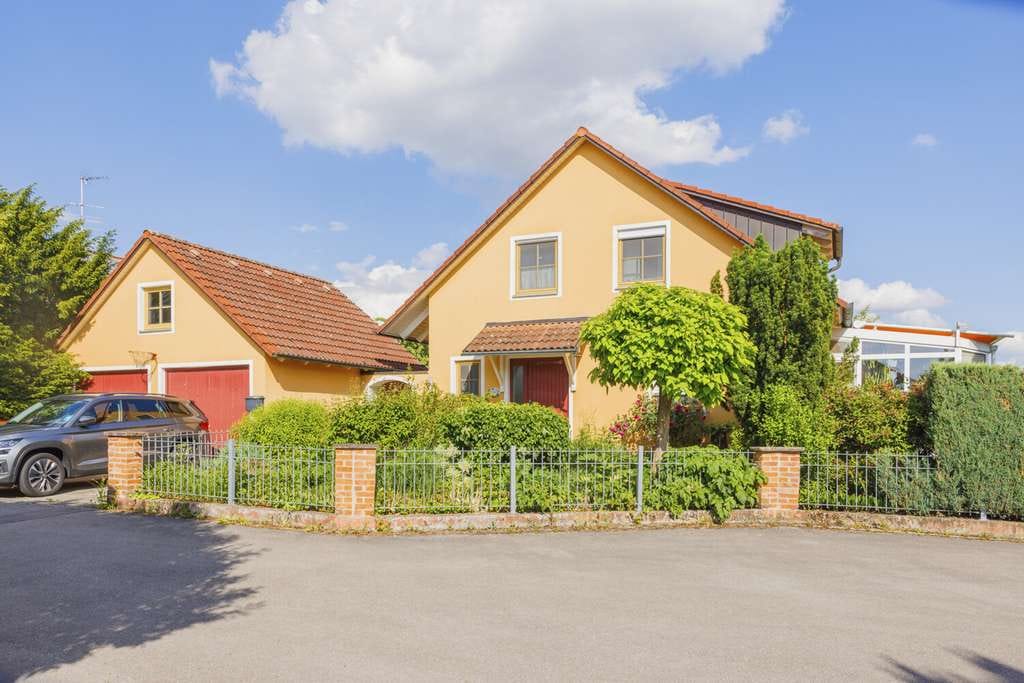 Immobilie in Mindelstetten - Gepflegtes EFH mit Garage, Kachelofen und PV-Anlage in sehr ruhiger Lage von Offendorf - Bild 0
