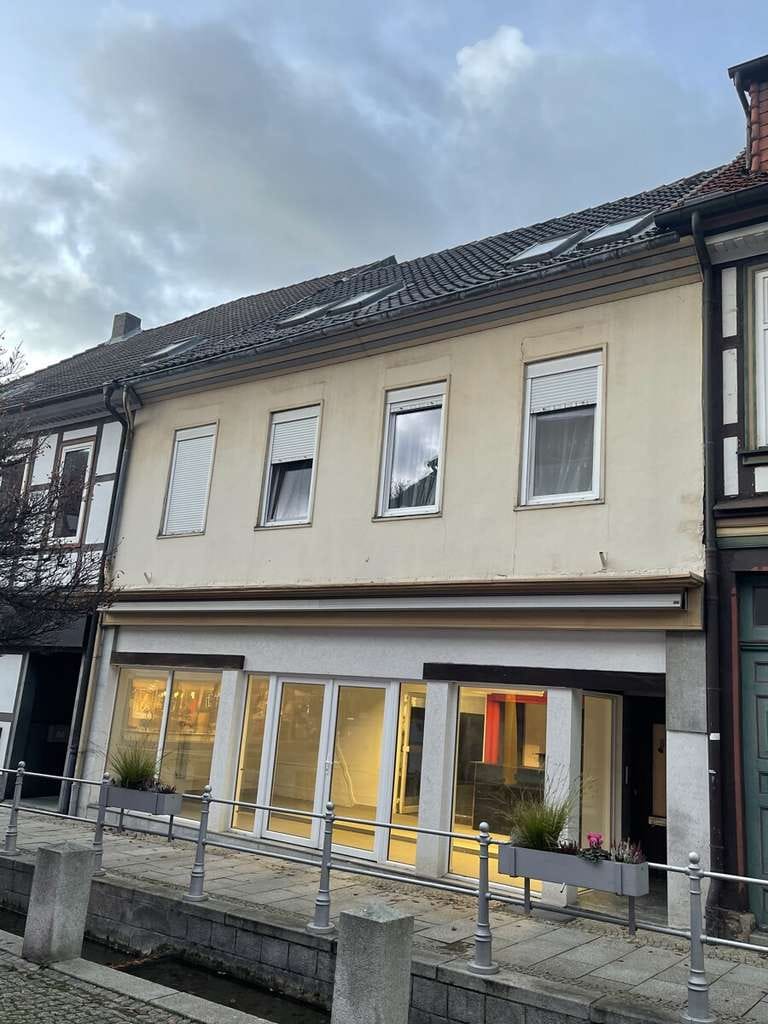 Immobilie in Alfeld (Leine) - Teilmodernisiertes Wohn- und Geschäftshaus im Herzen der Altstadt - Bild 0