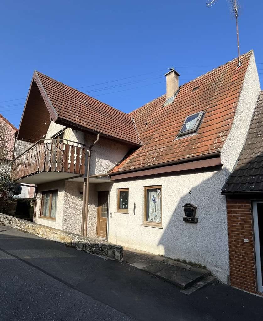Immobilie in Bad Mergentheim - Älteres Wohnhaus mit Doppelgarage in Bad Mergentheim - Ortsteil Apfelbach - Bild 0