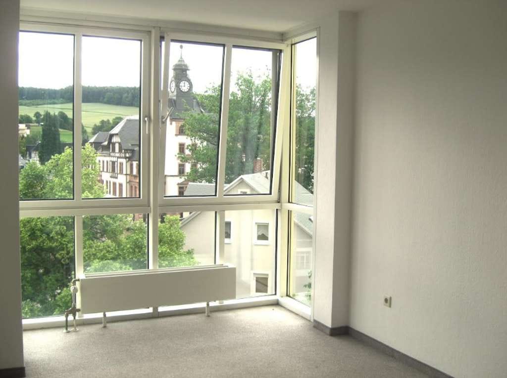 Immobilie in Thalheim/Erzgebirge - Vermietete 4-Zimmer-Eigentumswohnung mit TG-Stellplatz - Bild 0