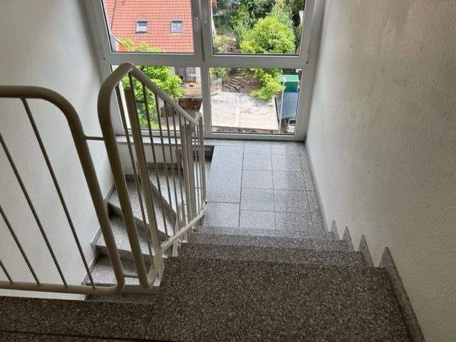 Immobilie in Schriesheim - Schön aufgeteilte und Lichtdurchflutete zwei Zimmer DG Wohnung mit EBK, TGL-Bad, Terrasse und Garage im Herzen von Schriesheim-OT ab sofort zvk. - Bild 2