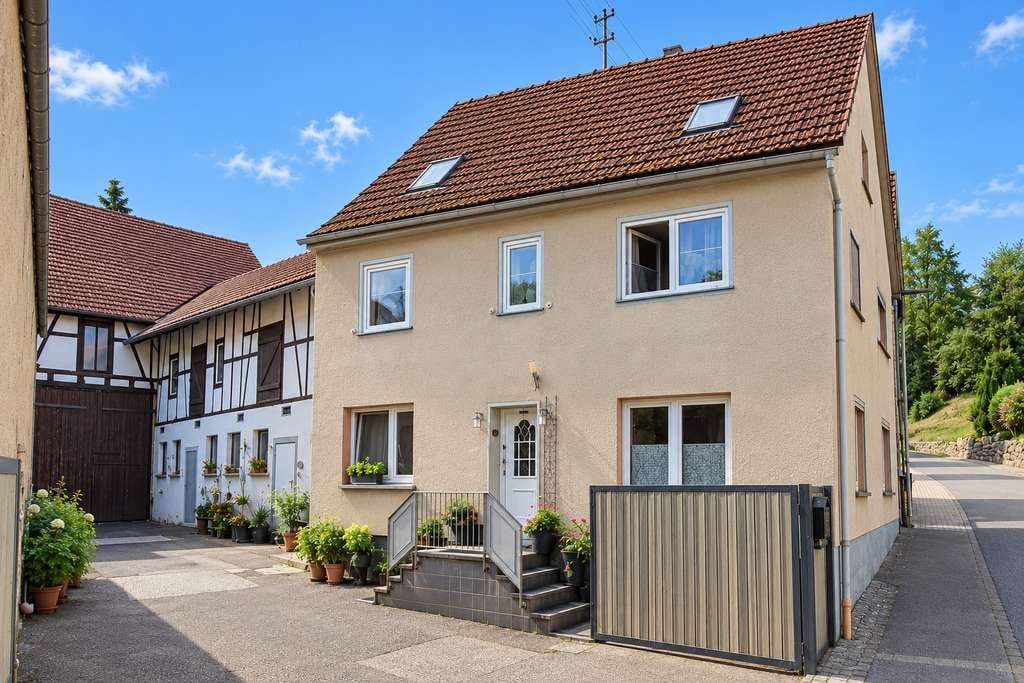Immobilie in Großrinderfeld - Viel Platz für Familie, Werkstatt & Fahrzeuge – Hofanwesen mit Scheune und Werkstatt - Bild 0
