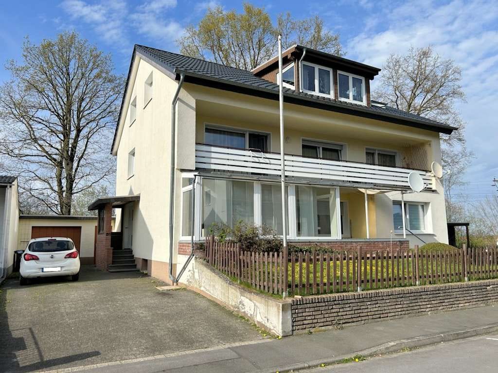 Immobilie in Geseke - Eigennutzung oder Kapitalanlage! Attraktives und vermietetes Dreifamilienhaus in Geseke-Ehringhausen - Bild 0
