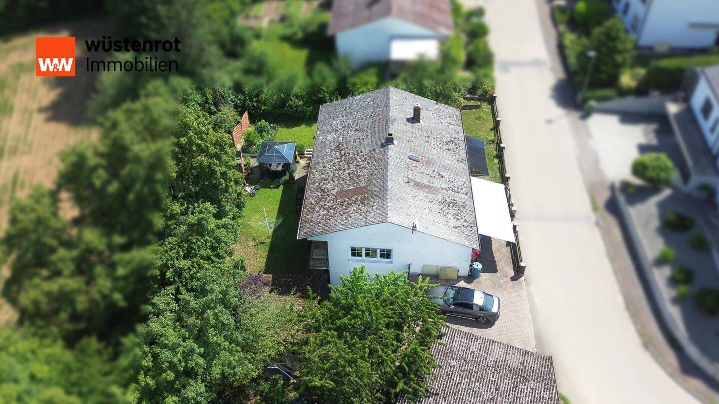 Immobilie in Nittendorf - Zweifamilienhaus mit vermieteter Einliegerwohnung und bezugsfreiem Obergeschoss - Bild 1