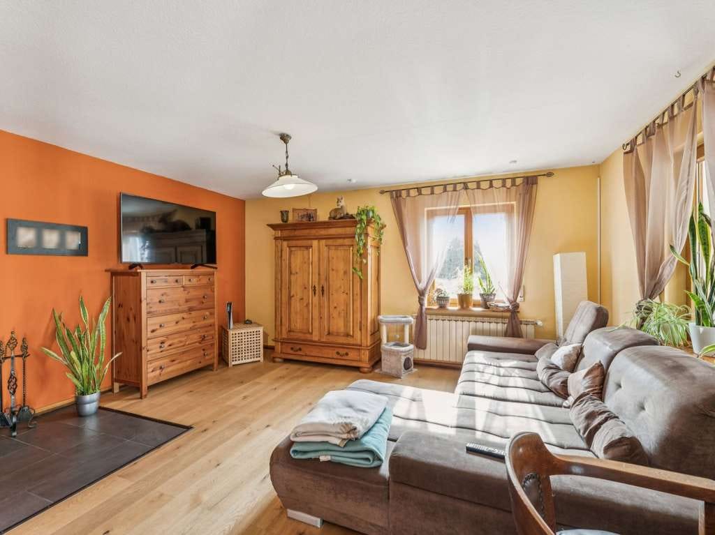 Immobilie in Westheim - Großzügiges Einfamilienhaus mit Einliegerwohnung und großem Grundstück in Westheim - Bild 3