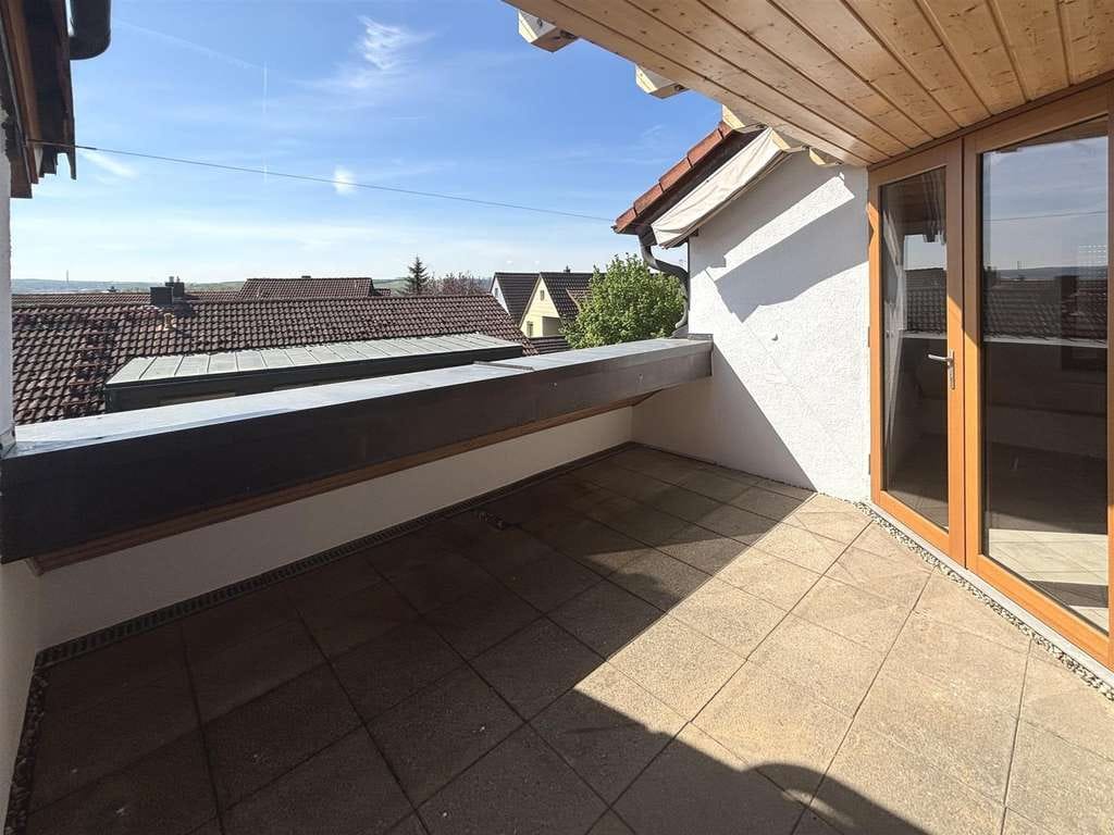 Immobilie in Lauffen am Neckar - VBU Immobilien - Lichtdurchflutete Dachgeschoss-Maisonette für ein gemütliches Wohngefühl! - Bild 2