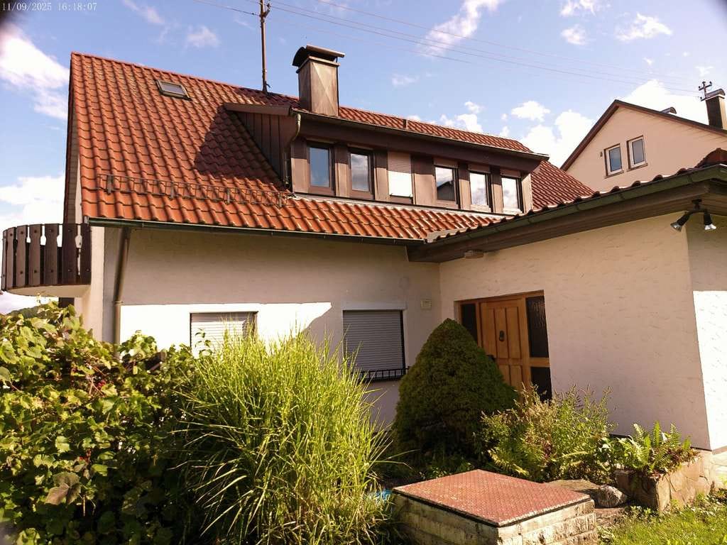 Immobilie in Oberstenfeld - Anspruchsvolles freistehendes Einfamilienhaus in guter, ruhiger Lage von Oberstenfeld! - Bild 1