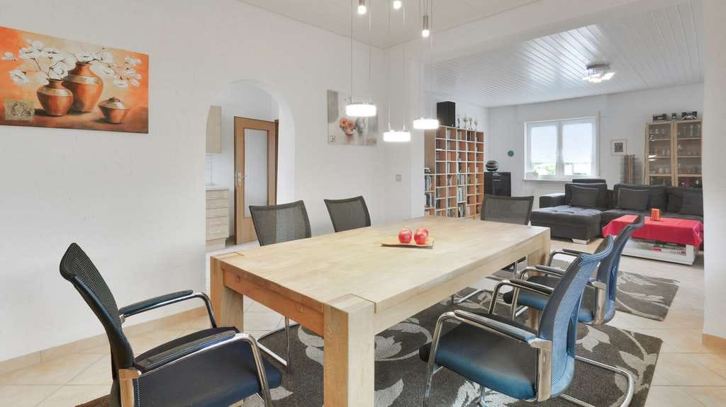 Immobilie in Bretzenheim - Gepflegter Bungalow mit großem Grundstück und vielseitigem Raumangebot in Bretzenheim - Bild 2