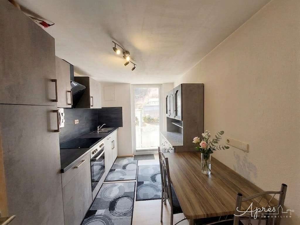Immobilie in Vöhrenbach - Zwischen City und Sonnenplatz: Schicke 3-Zimmer-Wohnung mit großem Balkon - Bild 2