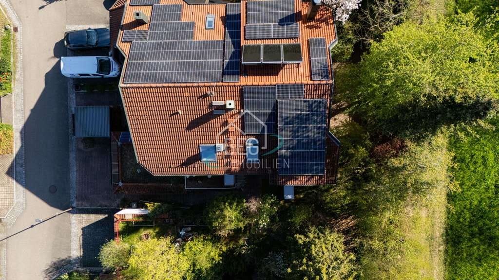 Immobilie in Grafenau - Familienfreundliche und energieeffiziente Doppelhaushälfte mit PV-Anlage und Garten - Bild 1