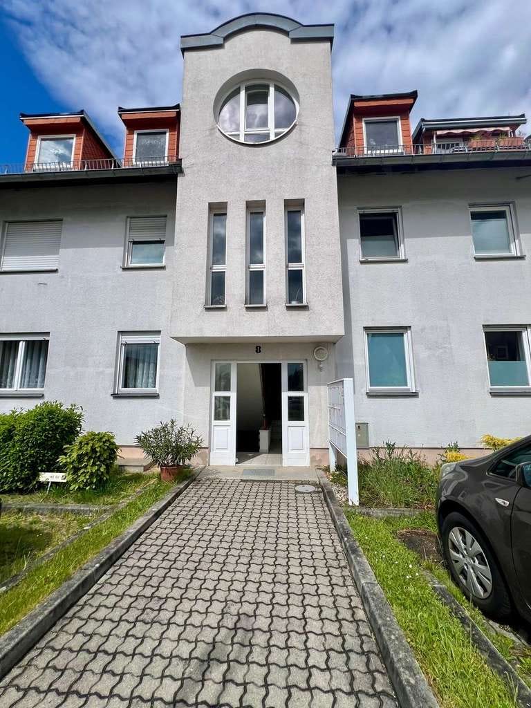 Immobilie in Arnsdorf - In idyllischer Lage und mit Ausblick ins Grüne! Attraktive Dachgeschoss-Wohnung mit zwei Balkonen! - Bild 1