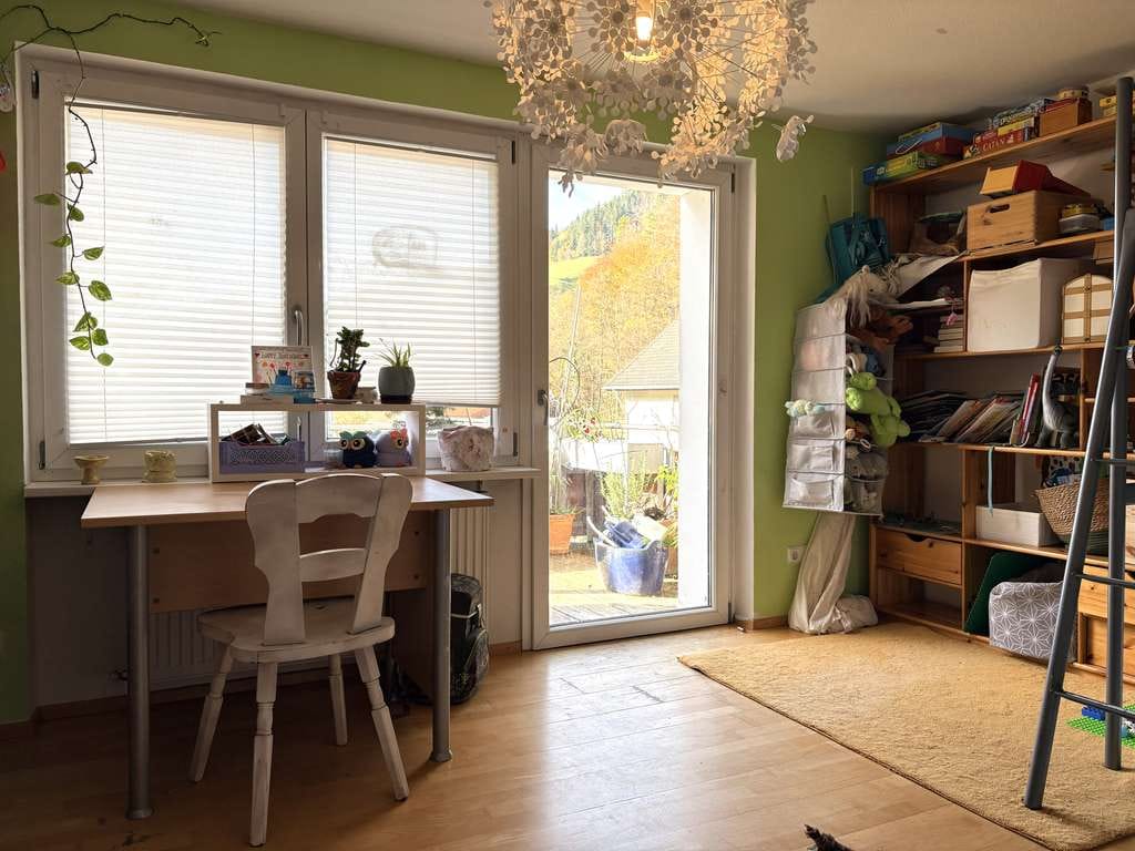 Immobilie in Buchenbach - Vermietete 3-Zimmer-Wohnung im 1.OG mit großem Balkon und KFZ-Stellplatz im Freien - Bild 3