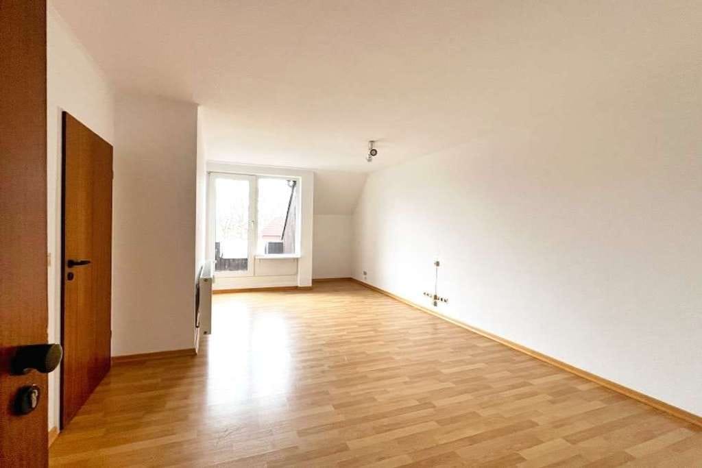 Immobilie in Reppenstedt - PREISREDUZIERUNG! Schöne Dachgeschosswohnung mit zwei Balkonen im Herzen von Reppenstedt - Bild 1