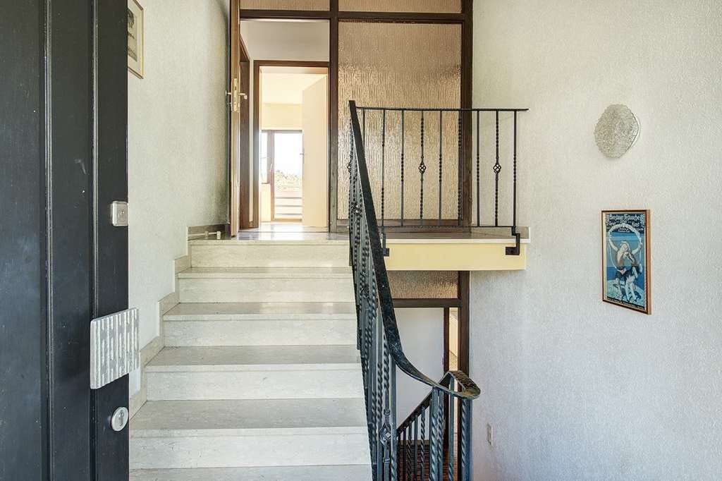 Immobilie in Rennerod - Wohnen mit Freiraum und Perspektive - charmantes Zweifamilienhaus mit Garten und Blick über Rennerod - Bild 2