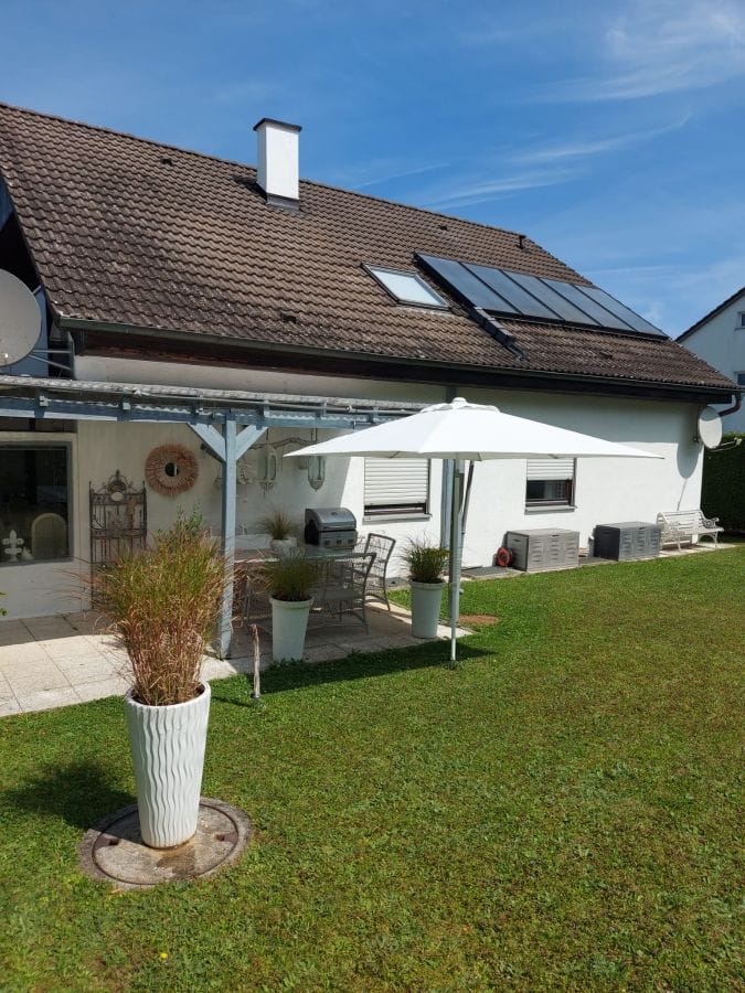 Immobilie in Erdmannhausen - Freistehendes Zweifamilienhaus mit Doppelgarage  in Erdmannhausen - Bild 2