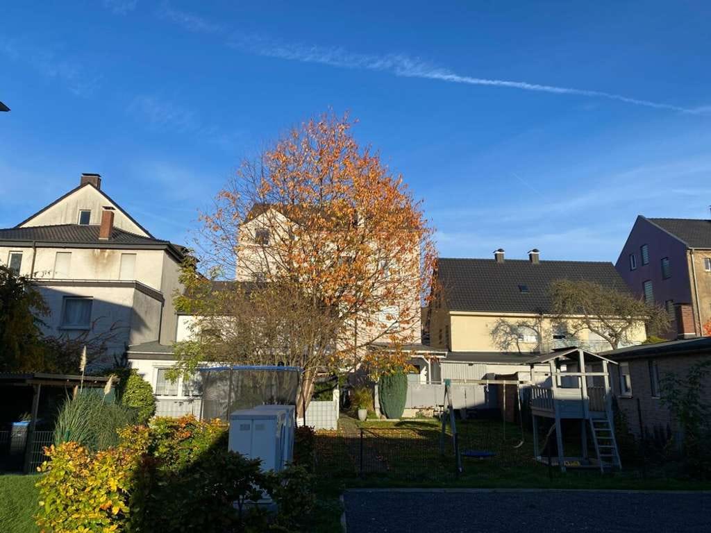Immobilie in Arnsberg - Arnsberg-Neheim: Große, modernisierte Eigentumswohnung im 1. OG in zentraler Lage - Bild 1