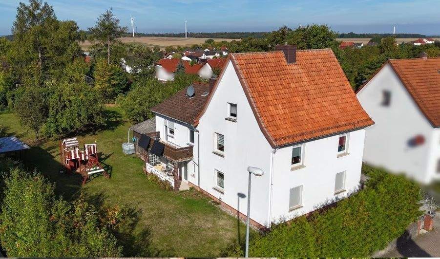 Immobilie in Breuna - Gepflegtes Zweifamilienhaus in Breuna - Anschluss an Wärmenetz kostenfrei möglich - Bild 0