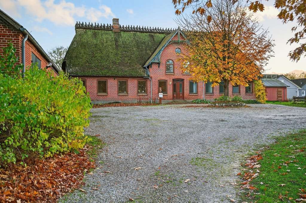 Immobilie in Kronsgaard - Eine absolute Rarität - Großes Reetdachhaus mit traumhaftem Ostseeblick - Bild 2