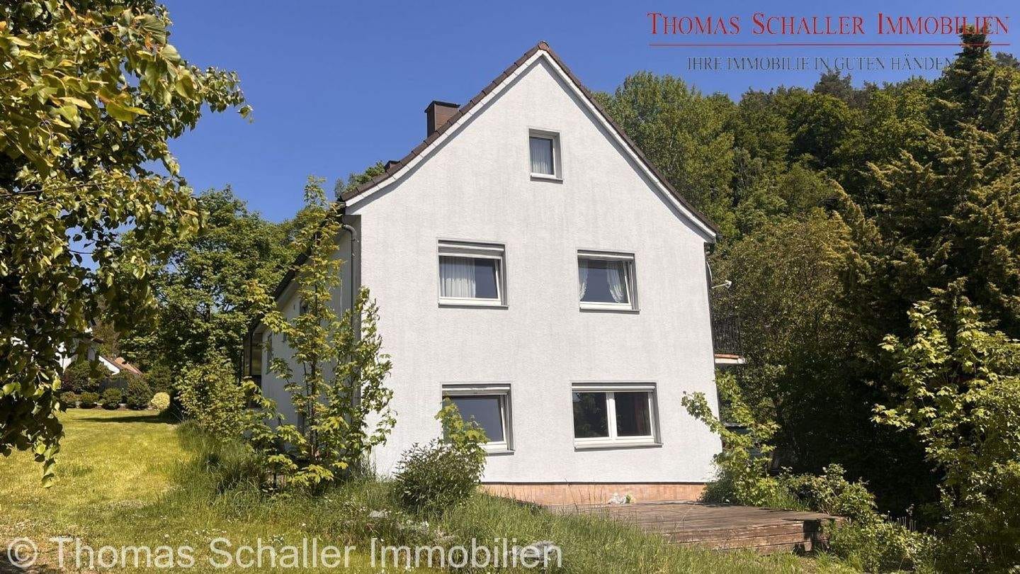 Immobilie in Himmelkron - Zweifamilienhaus mit Scheune, großem Grundstück und viel Potenzial - Idyllisch wohnen bei Bayreuth - Bild 1