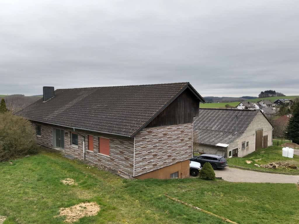 Immobilie in Mörschied - landwirtschaftliches Anwesen mit Wohnhaus, ehemaligem Stall und Scheune - Bild 1