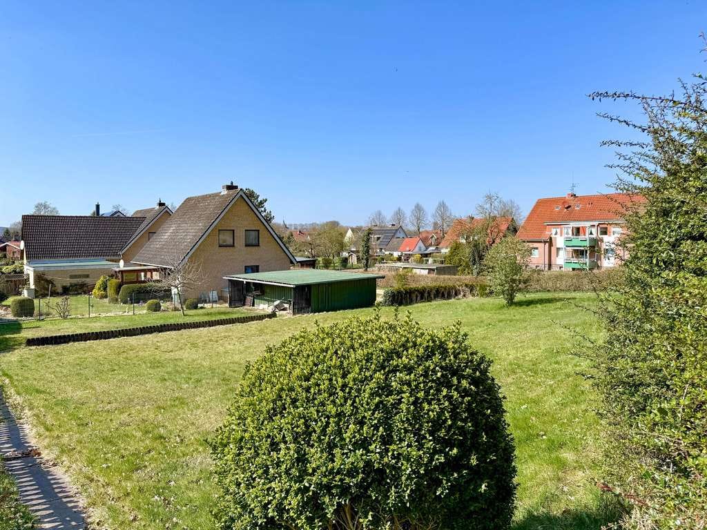 Immobilie in Bosau - Lage mit Aussicht - Älteres Familienhaus mit Gestaltungsspielraum - Bild 3