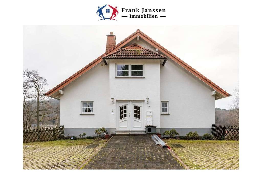 Immobilie in Jünkerath - Erdgeschoss-Eigentumswohnung mit Parkplatz in Jünkerath - 2 Schlafzimmer & Balkon - Ebenerdig - Bild 0