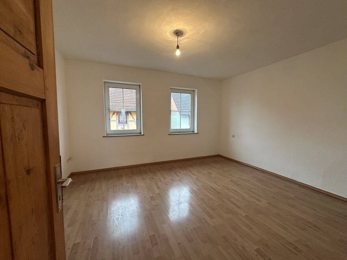 Immobilie in Immenhausen - Mehrfamilienhaus mit 4 Wohnumgen plus Gewerbefläche und Hinterhaus steht zum Verkauf! - Bild 2