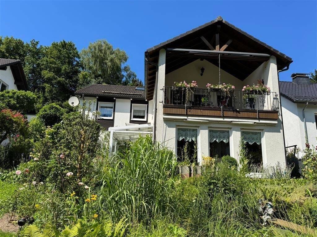 Immobilie in Schmallenberg - Gleidorf! Beste Lage! Am Wald mit Bach! EFH plus Einliegerwohnung! - Bild 0