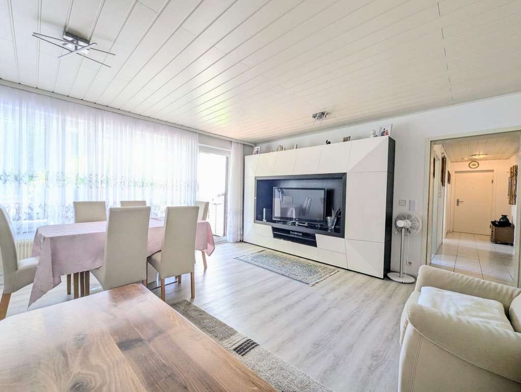 Immobilie in Illingen - Eben leben im Grünen: 3 Zimmer, Balkon & Garage - Bild 1