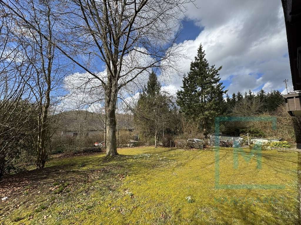 Immobilie in Mainhardt - Einfamilienhaus mit Einliegerwohnung und Doppelgarage in sehr ruhiger Lage (Großer Garten) - Bild 1
