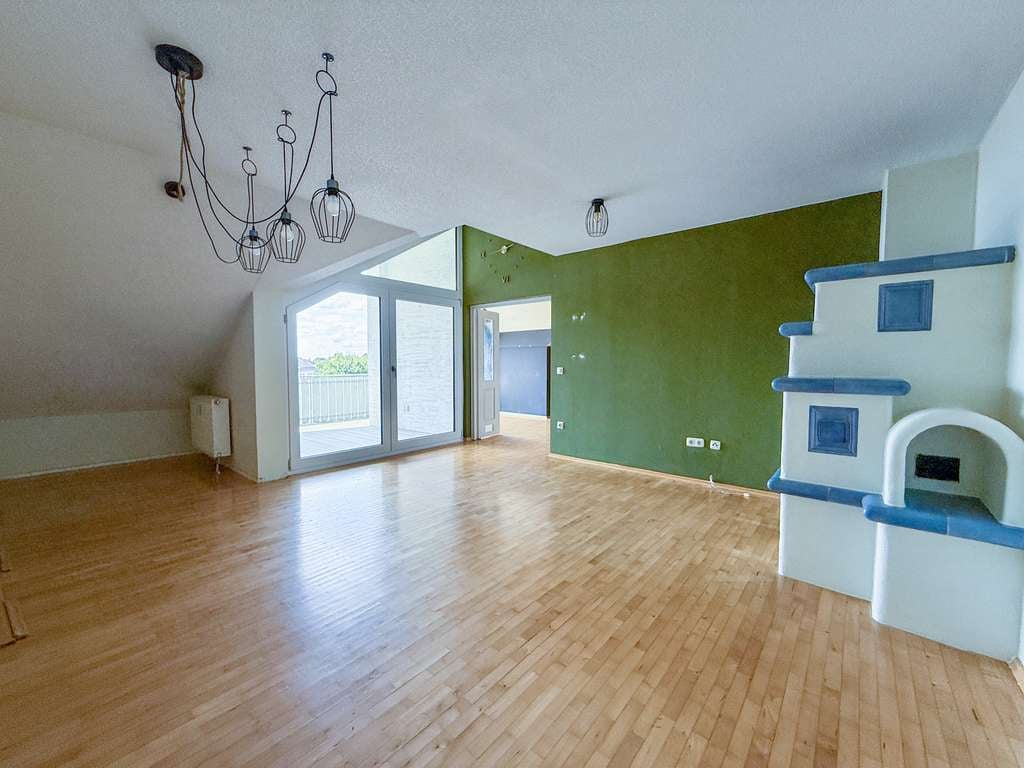 Immobilie in Altötting - Lichtdurchflutete 5-Zi-Wohnung m. 2 Bäder, Balkon u. EBK – Viel Potential zur Selbstgestaltung - Bild 2
