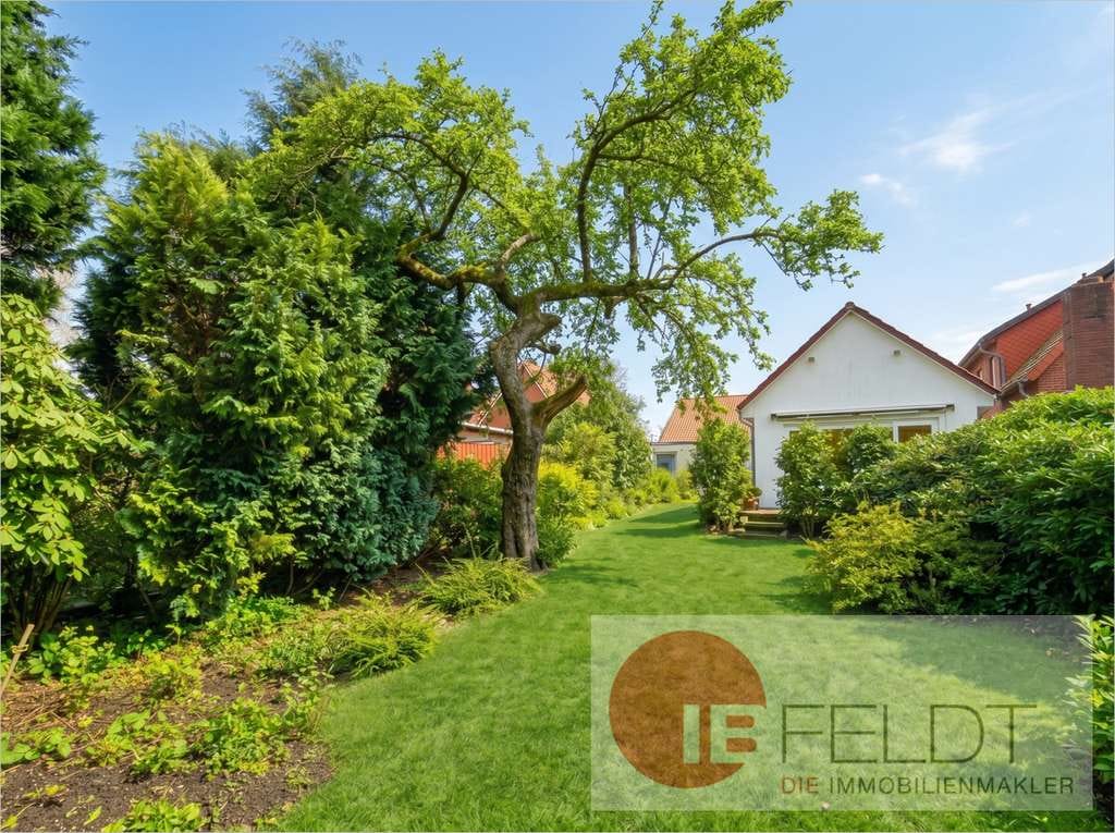 Immobilie in Otterndorf - Nordsee-Kleinod in der Altstadt für Urlaub oder Wohnen: Haushälfte mit Anbau, Terrasse & Gartenidyll - Bild 0