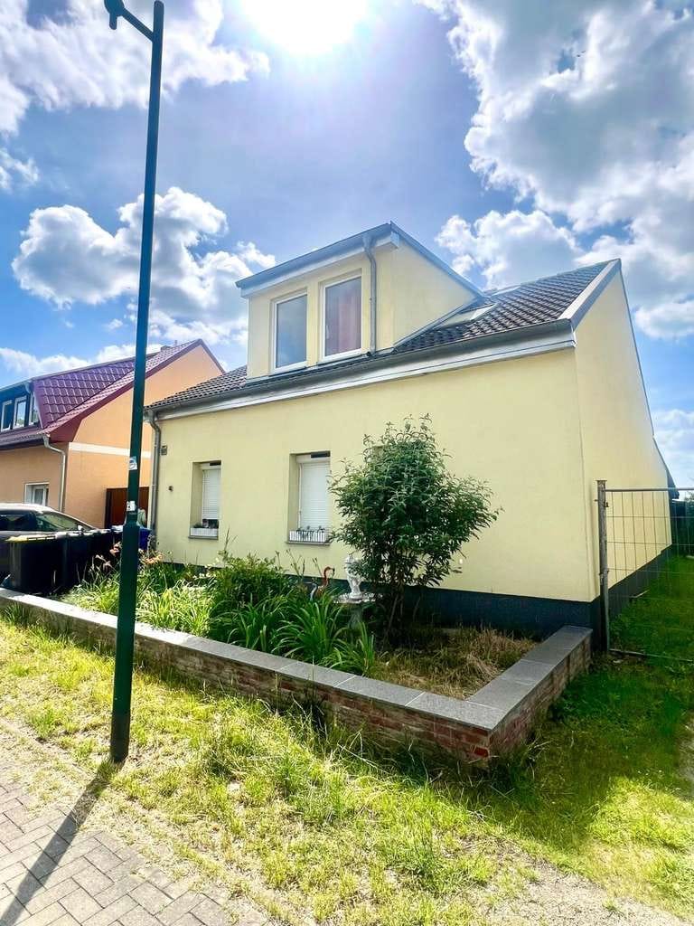 Immobilie in Wandlitz - Charmantes Einfamilienhaus mit Nebengebäude - umfassend saniert und erweitert in familienfreundliche - Bild 3