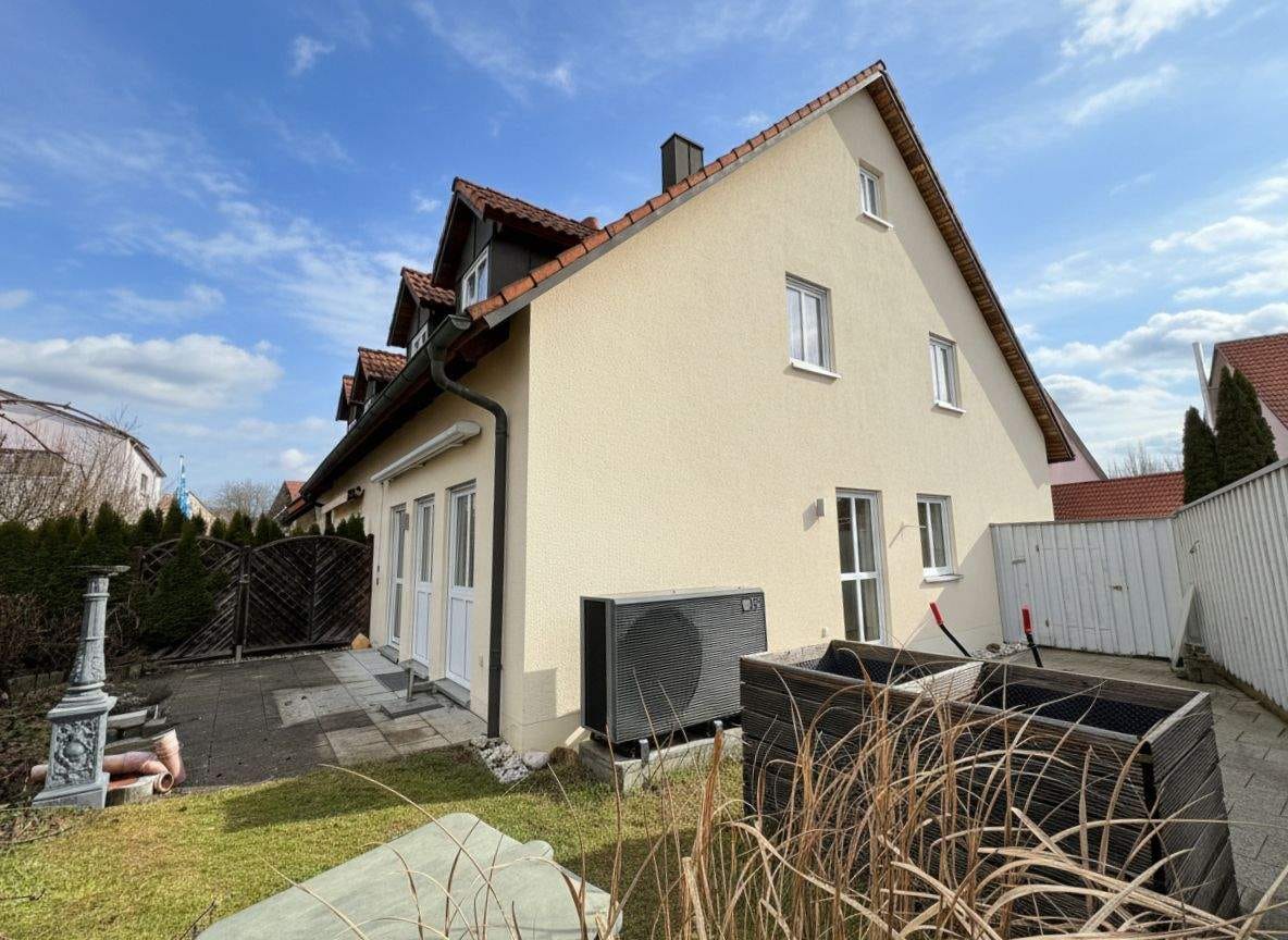 Immobilie in Parsberg - Familienfreundliche Doppelhaushälfte mit "energetischer Komplettausstattung" in Parsberg - Bild 0
