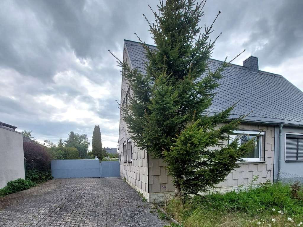 Immobilie in Hof - Renovierte + sofort bezugsfreie Doppelhaushälfte in Hof - Bild 2