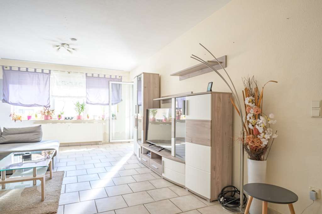 Immobilie in Altrip - **Helle 3-Zimmer-Wohnung mit Loggia und großzügigem Wohnbereich** - Bild 0