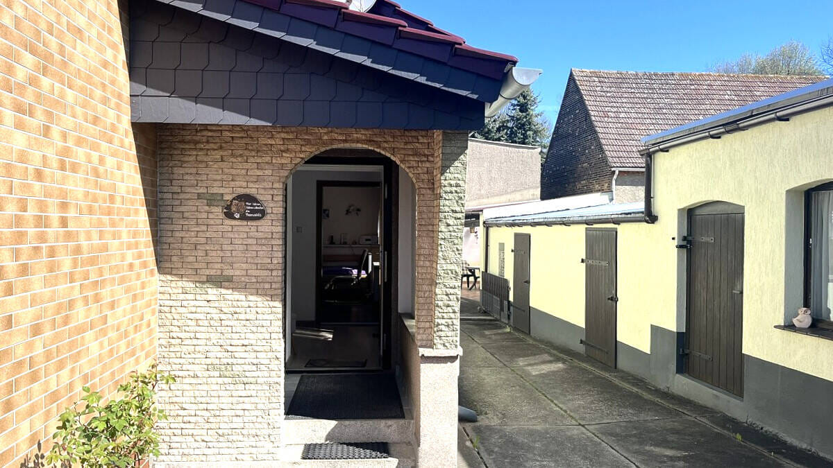 Immobilie in Muldestausee - Gepflegtes Einfamilienhaus mit schönem Garten, Pool und Garage in Gossa - Bild 2