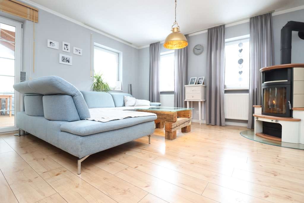 Immobilie in Vilsbiburg - Hochwertige Doppelhaushälfte mit Kamin, Garten & viel Platz – Wohnen in familienfreundlicher Lage - Bild 3