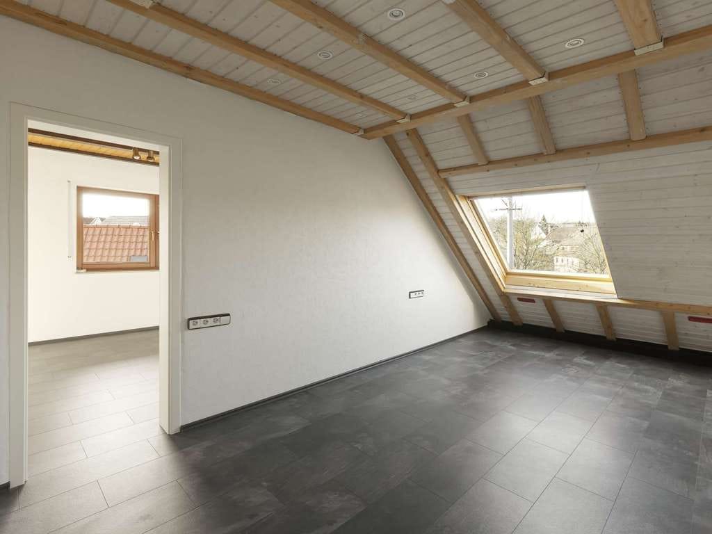 Immobilie in Wimsheim - Helle 4,5-Zimmer-Wohnung mit Balkon und Dachgeschoss in Wimsheim - Bild 4