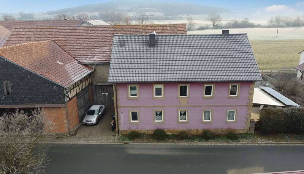 Immobilie in Untermerzbach - Ländliches Anwesen ideal für Pferdehaltung – mit Wiese und Stall - Bild 1