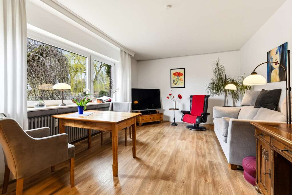 Immobilie in Tangstedt - Schönes Zweifamilienhaus in ruhiger, zentraler Lage am Dorfteich! Eine Wohnung frei, eine vermietet - Bild 3