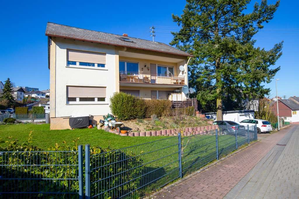 Immobilie in Hünstetten - Wertbeständiges 4 Familien-Haus in Hünstetten-Kesselbach, Taunus - Bild 0