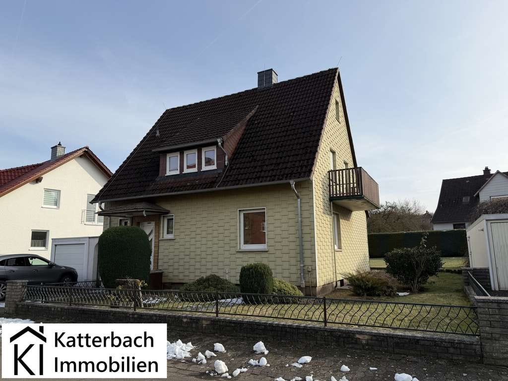 Immobilie in Dassel - Gemütliches Einfamilienhaus mit zwei Garagen in Dassel - Hilwartshausen - Bild 0