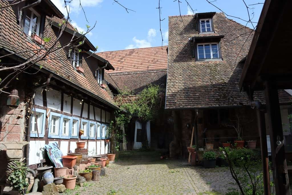 Immobilie in Insheim - 3 Gebäudeteile mit 420m² Wohnfläche in fachwerklicher Rarität - Bild 0