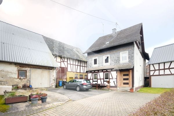 Immobilie in Mengerschied - Grote, goed onderhouden boerderij met bijgebouwen op een centrale en rustige locatie in Mengerschied - Bild 2