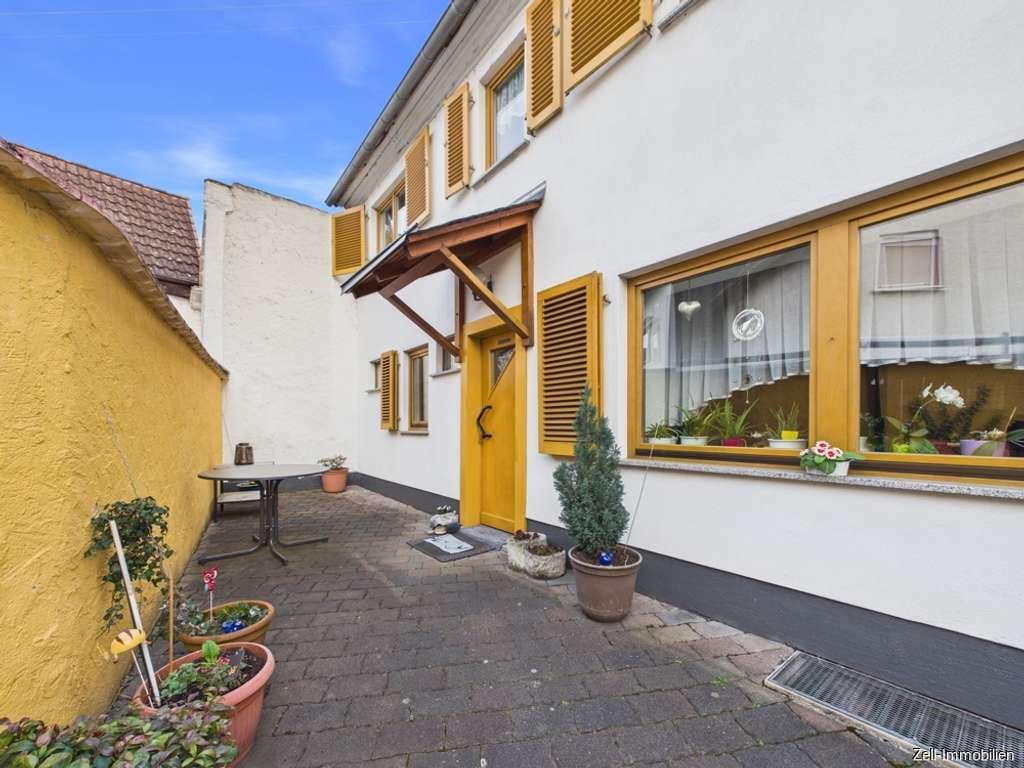 Immobilie in Oestrich-Winkel - Tolles Einfamilienhaus mit separater Wohnung im Anbau und Garage in zentraler Lage von Oestrich - Bild 2