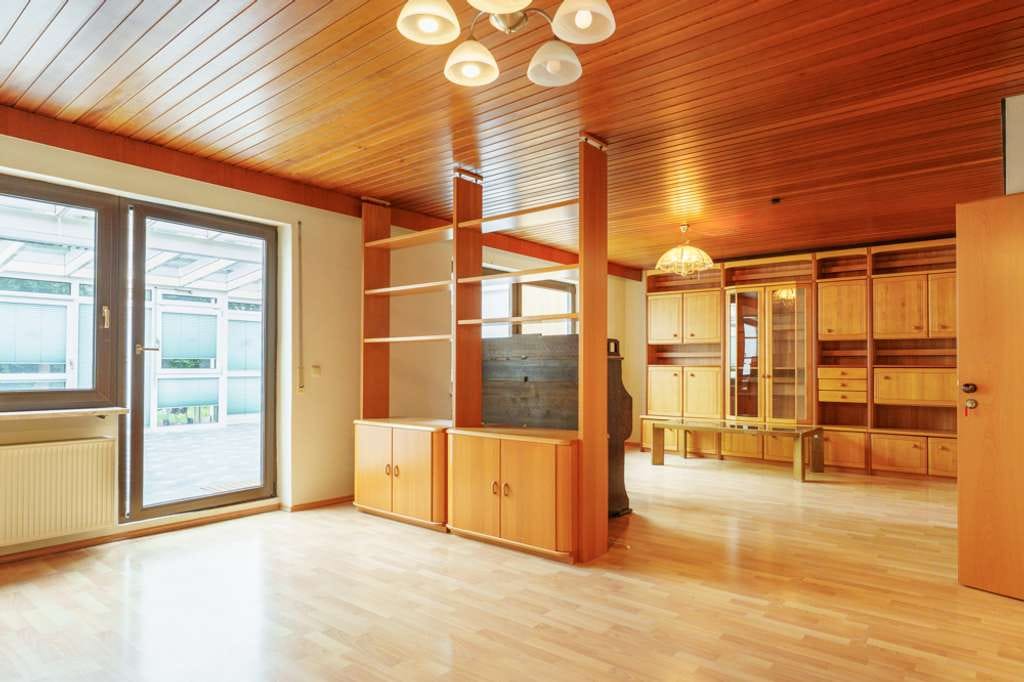 Immobilie in Neumarkt in der Oberpfalz - Großzügiges Familienhaus mit individuellem Grundriss und viel Potenzial in Neumarkt i.d.Opf. - Bild 1