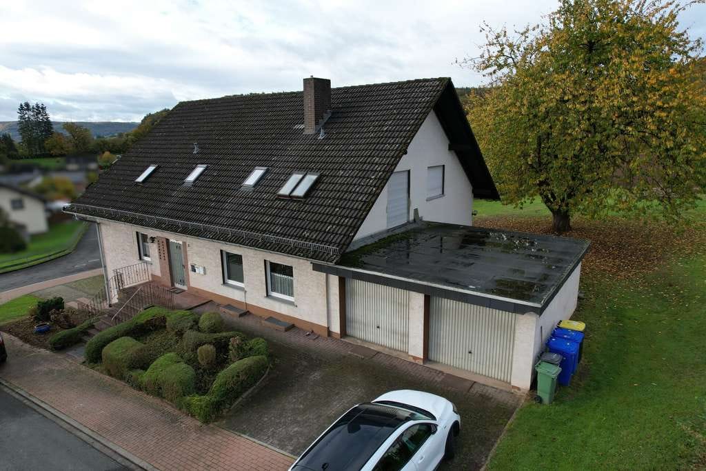 Immobilie in Beverungen - Mehrgenerationenhaus mit Doppelgarage in Beverungen-Blankenau - Bild 1