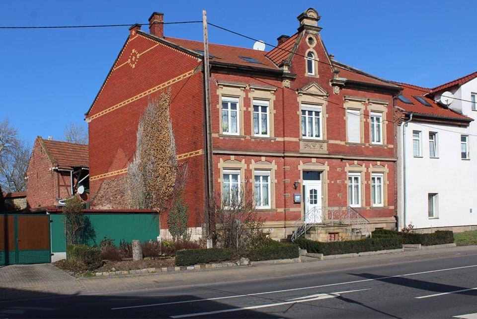 Immobilie in Straußfurt - großzügige, denkmalgeschützte Immobilie in Straußfurt mit Einfahrt, Innenhof und Nebengebäude - Bild 0