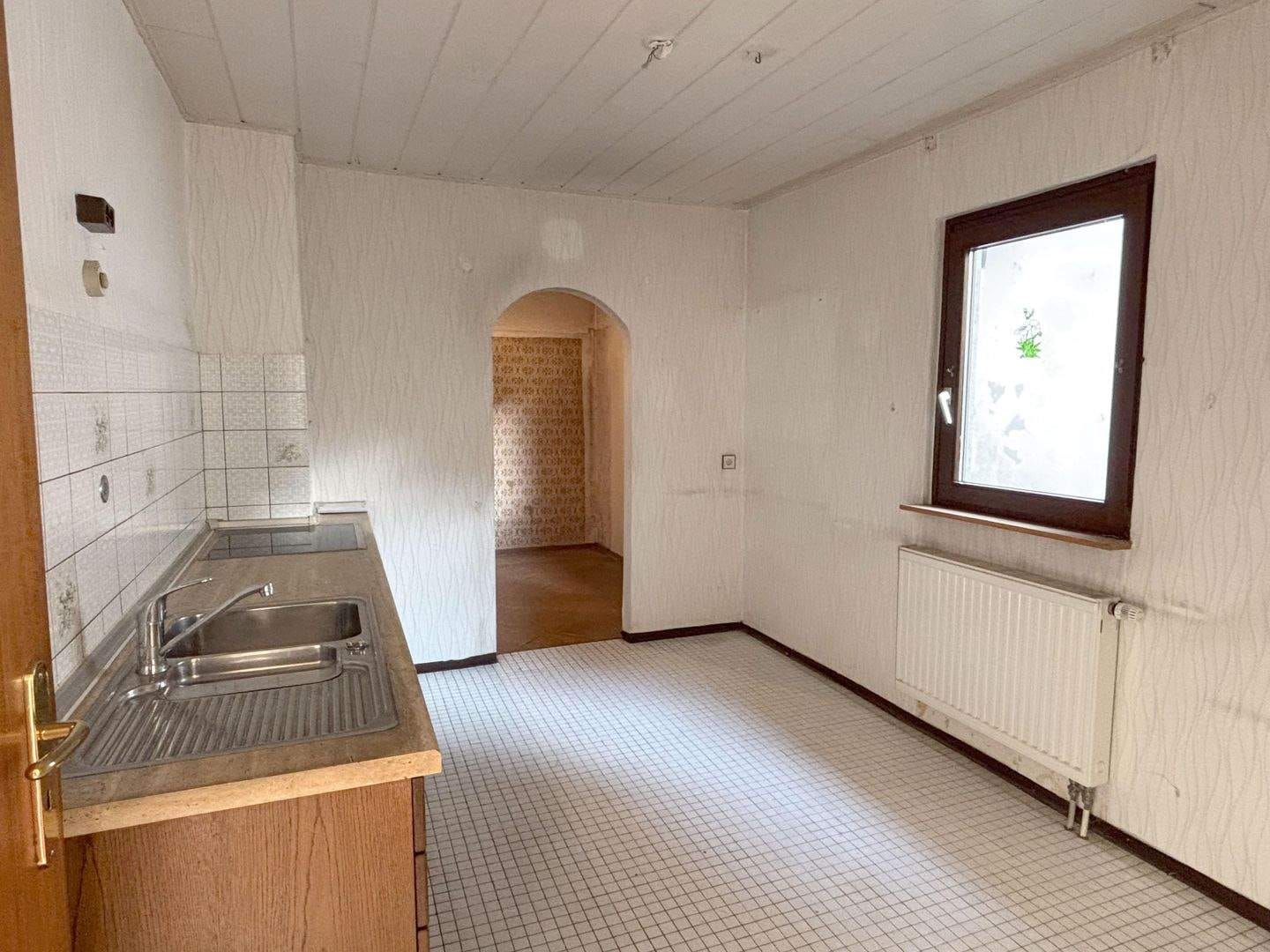 Immobilie in Königsbach-Stein - Einfamilienhaus mit Scheune und zwei Garagen! - Bild 4